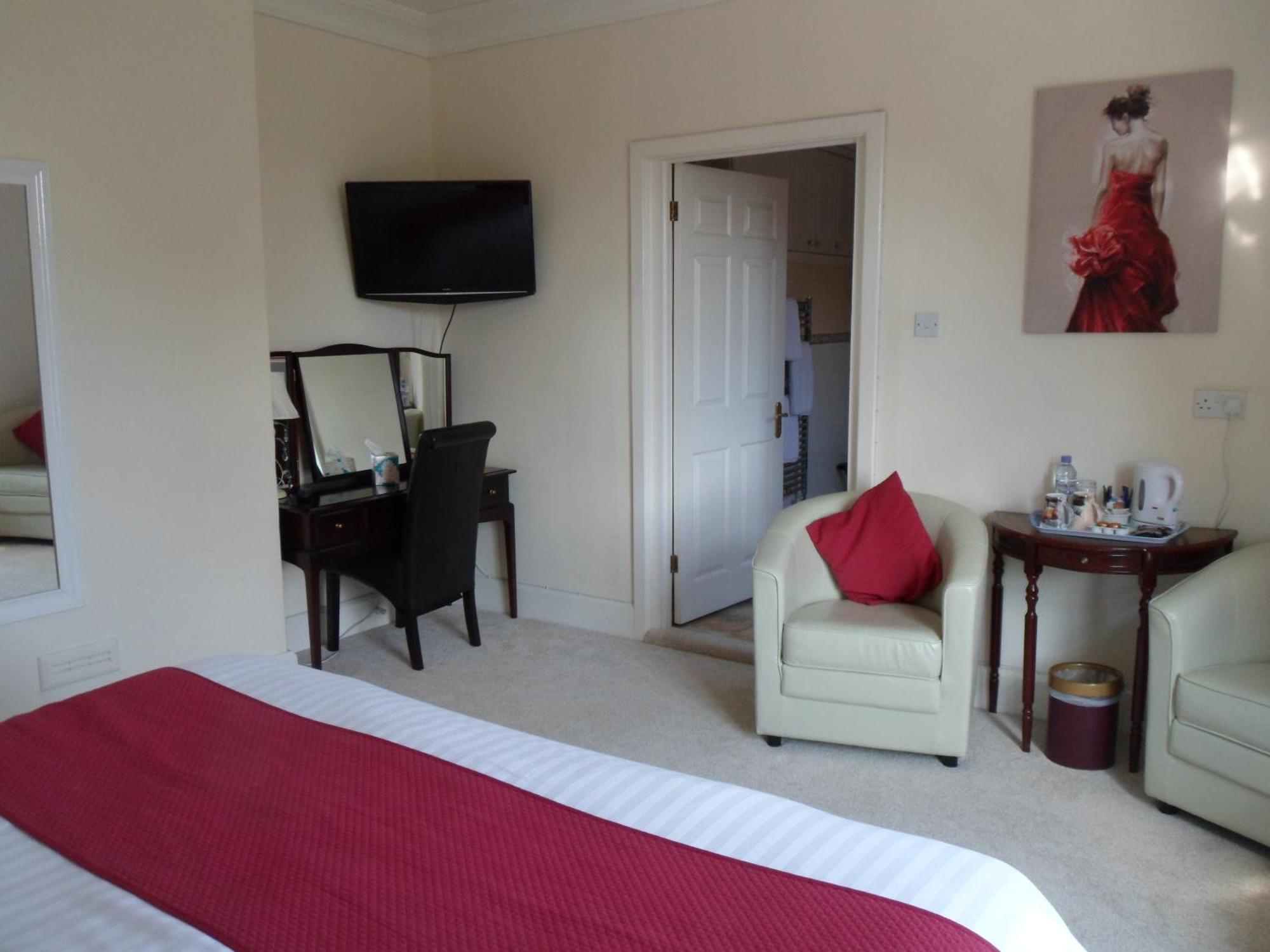 Trumbles Gatwick B&B Charlwood Room photo
